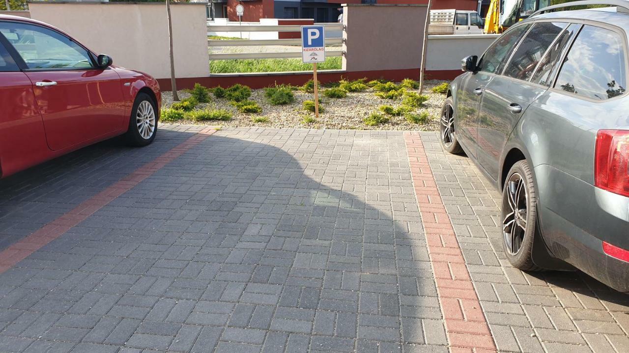 Aqua Apartman Tiszaújváros Eksteriør bilde